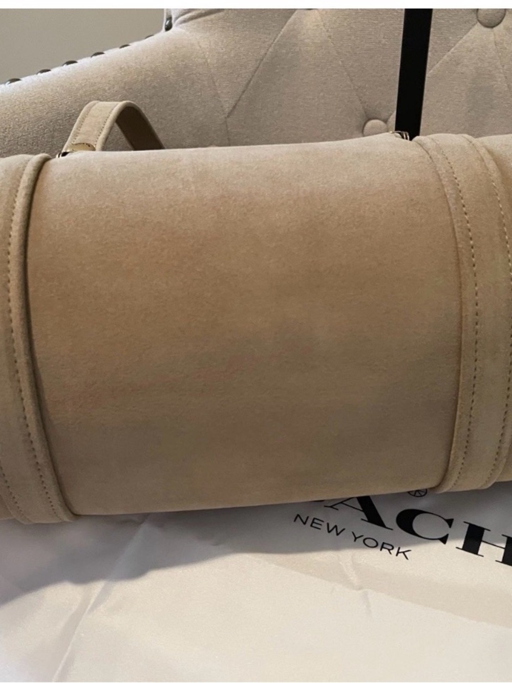 Coach Kisslock Barrel Bag In Soul /Tan Suede Brass Hardware Gift Boxed NWT - Picture 15 of 16